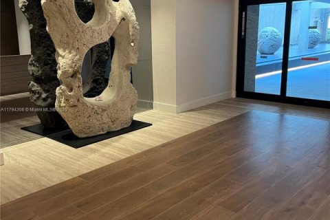 Condo in Miami Beach, Florida, 2 bedrooms  № 1960909 - photo 23