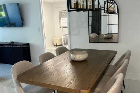 Condo in Miami Beach, Florida, 2 bedrooms  № 1960909 - photo 6