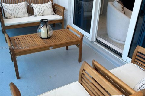 Condo in Miami Beach, Florida, 2 bedrooms  № 1960909 - photo 18