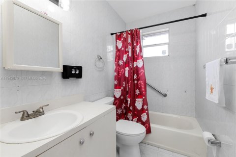 Immobilier commercial à vendre à Miami, Floride: 210.14 m2 № 2003416 - photo 20