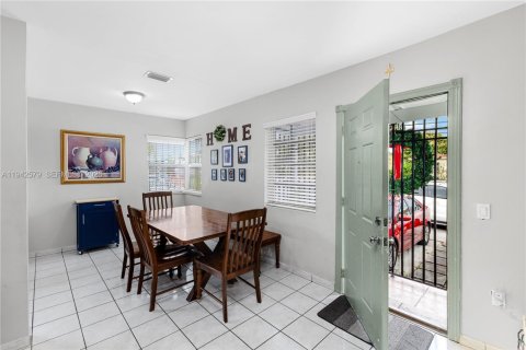 Immobilier commercial à vendre à Miami, Floride: 210.14 m2 № 2003416 - photo 9