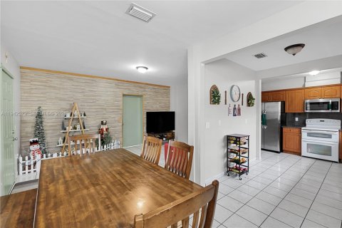 Immobilier commercial à vendre à Miami, Floride: 210.14 m2 № 2003416 - photo 8