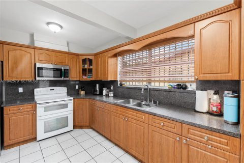 Immobilier commercial à vendre à Miami, Floride: 210.14 m2 № 2003416 - photo 12