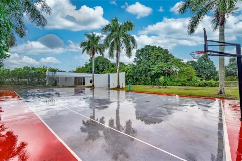 House in Southwest Ranches, Florida 6 bedrooms, 569.31 sq.m. № 1830320 - photo 17