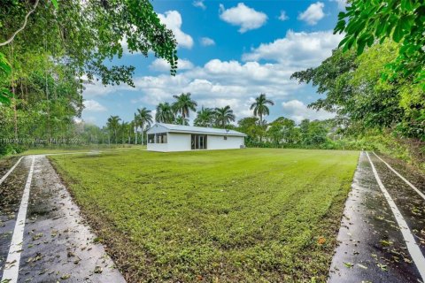 House in Southwest Ranches, Florida 6 bedrooms, 569.31 sq.m. № 1830320 - photo 3