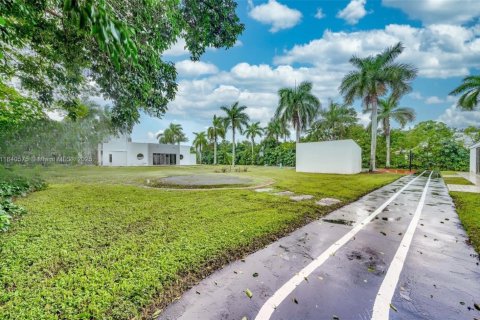 House in Southwest Ranches, Florida 6 bedrooms, 569.31 sq.m. № 1830320 - photo 18