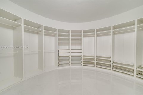 House in Southwest Ranches, Florida 6 bedrooms, 569.31 sq.m. № 1830320 - photo 14