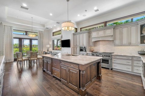House in Stuart, Florida 4 bedrooms, 589.09 sq.m. № 2242884 - photo 9
