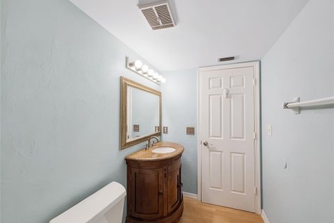 Condo in Naples, Florida, 2 bedrooms № 2128714 - photo 1