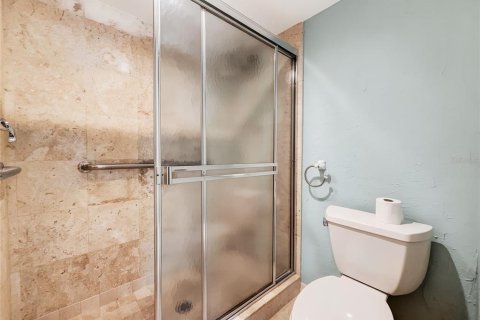 Condo in Naples, Florida, 2 bedrooms № 2128714 - photo 2