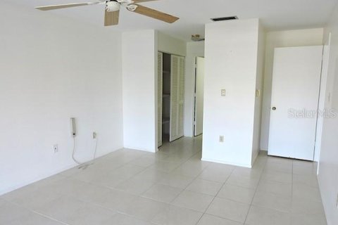 Condo in Punta Gorda, Florida, 2 bedrooms № 2215936 - photo 8