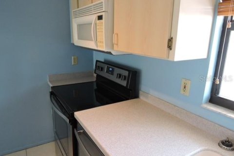 Condo in Punta Gorda, Florida, 2 bedrooms № 2215936 - photo 16