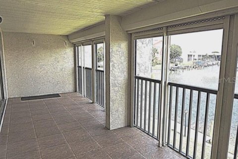 Condo in Punta Gorda, Florida, 2 bedrooms № 2215936 - photo 5