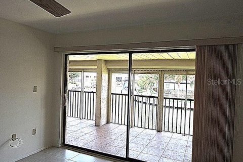 Condo in Punta Gorda, Florida, 2 bedrooms № 2215936 - photo 12