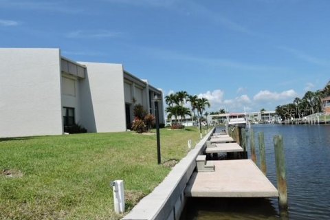 Condo in Punta Gorda, Florida, 2 bedrooms № 2215936 - photo 30