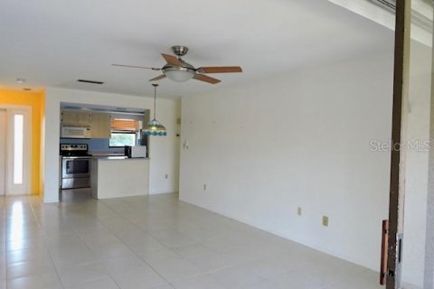 Condo in Punta Gorda, Florida, 2 bedrooms № 2215936 - photo 7