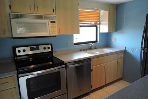 Condo in Punta Gorda, Florida, 2 bedrooms № 2215936 - photo 13