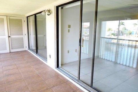 Condo in Punta Gorda, Florida, 2 bedrooms № 2215936 - photo 6