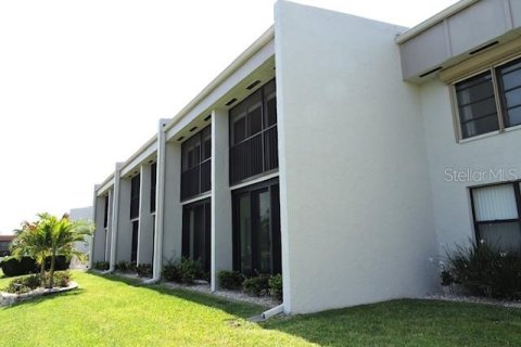 Condo in Punta Gorda, Florida, 2 bedrooms № 2215936 - photo 25