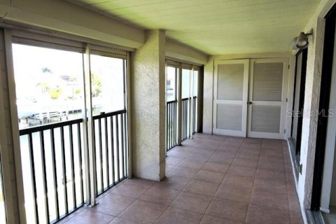 Condo in Punta Gorda, Florida, 2 bedrooms № 2215936 - photo 4