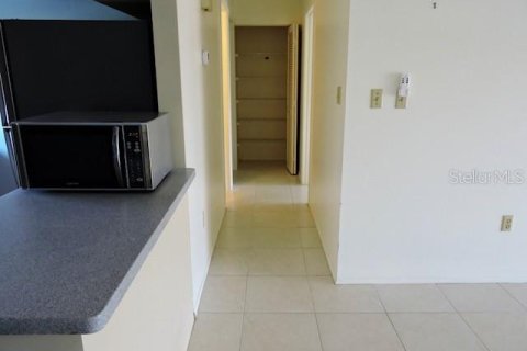Condo in Punta Gorda, Florida, 2 bedrooms № 2215936 - photo 17