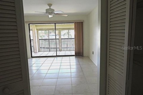Condo in Punta Gorda, Florida, 2 bedrooms № 2215936 - photo 9