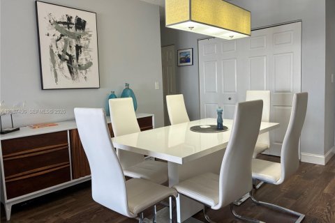 Copropriété à vendre à Hallandale Beach, Floride: 1 chambre, 80.82 m2 № 2426704 - photo 15