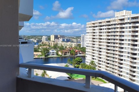 Copropriété à vendre à Hallandale Beach, Floride: 1 chambre, 80.82 m2 № 2426704 - photo 2
