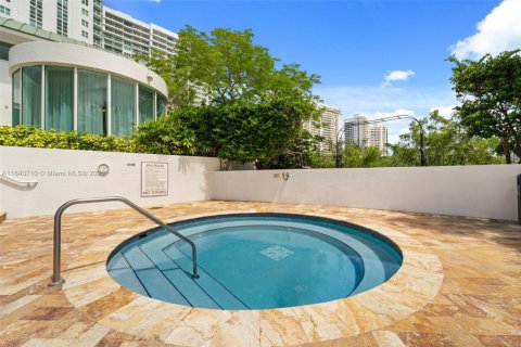 Condominio en venta en Aventura, Florida, 2 dormitorios, 226.03 m2 № 1839452 - foto 23