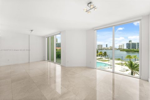 Condominio en venta en Aventura, Florida, 2 dormitorios, 226.03 m2 № 1839452 - foto 3
