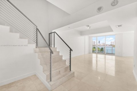 Condominio en venta en Aventura, Florida, 2 dormitorios, 226.03 m2 № 1839452 - foto 2