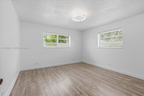 Купить виллу или дом в Пемброк-Пайнс, Флорида 4 спальни, 168.52м2, № 2045525 - фото 11