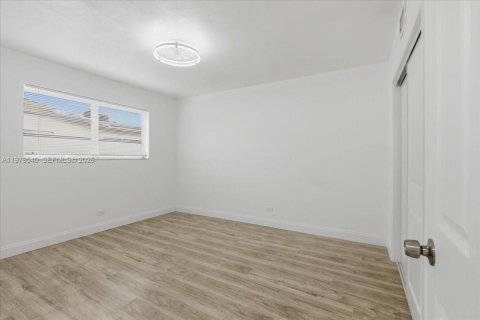 Купить виллу или дом в Пемброк-Пайнс, Флорида 4 спальни, 168.52м2, № 2045525 - фото 15