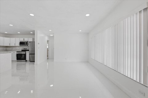 Купить виллу или дом в Пемброк-Пайнс, Флорида 4 спальни, 168.52м2, № 2045525 - фото 5