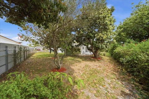 Купить виллу или дом в Пемброк-Пайнс, Флорида 4 спальни, 168.52м2, № 2045525 - фото 26