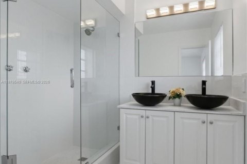 Купить виллу или дом в Пемброк-Пайнс, Флорида 4 спальни, 168.52м2, № 2045525 - фото 14