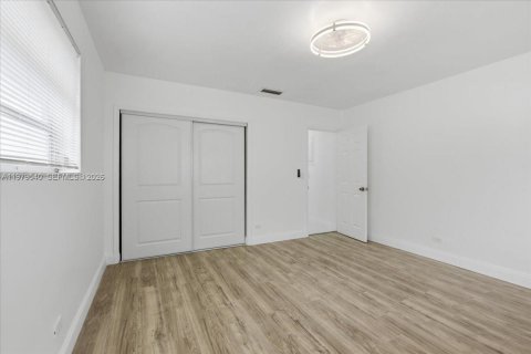 Купить виллу или дом в Пемброк-Пайнс, Флорида 4 спальни, 168.52м2, № 2045525 - фото 12