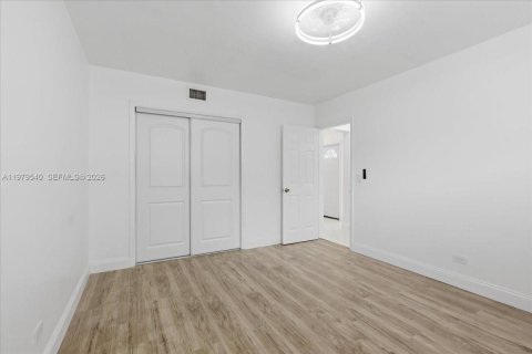 Купить виллу или дом в Пемброк-Пайнс, Флорида 4 спальни, 168.52м2, № 2045525 - фото 16