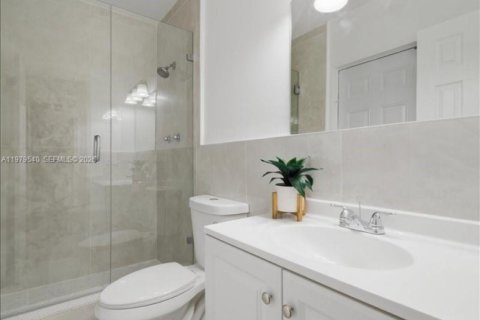 Купить виллу или дом в Пемброк-Пайнс, Флорида 4 спальни, 168.52м2, № 2045525 - фото 22