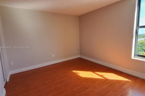 Купить кондоминиум в Норт-Майами, Флорида 2 спальни, 83.98м2, № 1994320 - фото 30