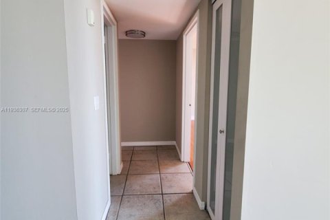 Купить кондоминиум в Норт-Майами, Флорида 2 спальни, 83.98м2, № 1994320 - фото 16