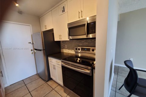 Купить кондоминиум в Норт-Майами, Флорида 2 спальни, 83.98м2, № 1994320 - фото 12