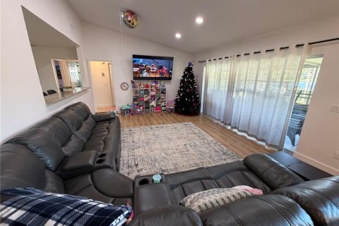 House in Lutz, Florida 3 bedrooms, 154.4 sq.m. № 2167462 - photo 4