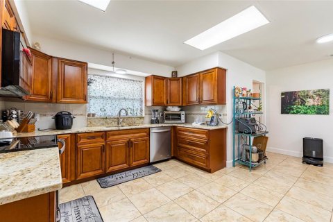 House in Lutz, Florida 3 bedrooms, 154.4 sq.m. № 2167462 - photo 6