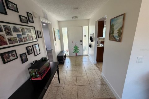 House in Lutz, Florida 3 bedrooms, 154.4 sq.m. № 2167462 - photo 2