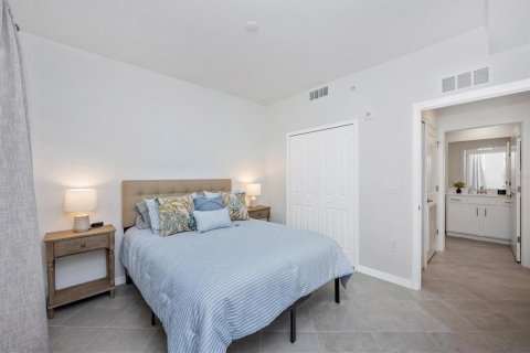 Condo in Venice, Florida, 2 bedrooms in WELLEN PARK  № 2298989 - photo 28