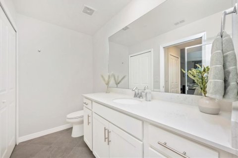 Condo in Venice, Florida, 2 bedrooms in WELLEN PARK  № 2298989 - photo 23