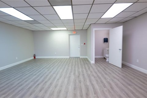Immobilier commercial à louer à Dunedin, Floride: 482.35 m2 № 2128093 - photo 8
