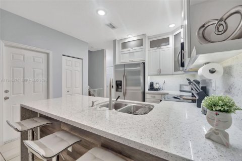 Townhouse in Miami, Florida 3 bedrooms, 155.33 sq.m. № 2003047 - photo 14