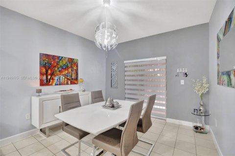 Townhouse in Miami, Florida 3 bedrooms, 155.33 sq.m. № 2003047 - photo 9